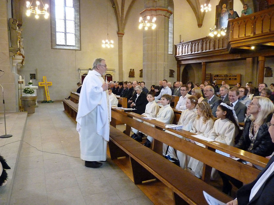 1. Heilige Kommunion in St. Crescentius (Foto: Karl-Franz Thiede)